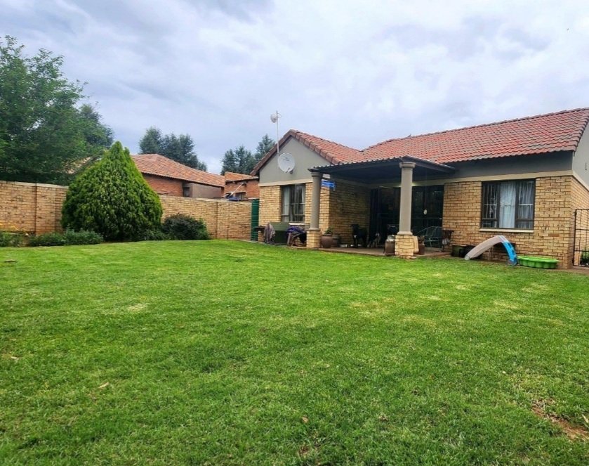 2 Bedroom Property for Sale in Langenhovenpark Free State